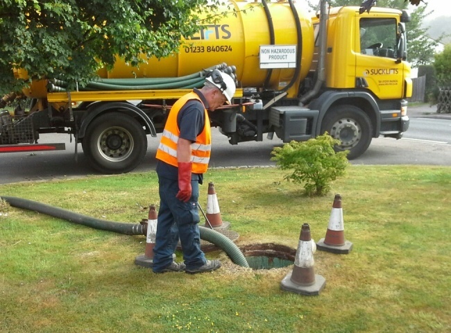 Công ty hút hầm cầu TPHCM có mặt 24/24