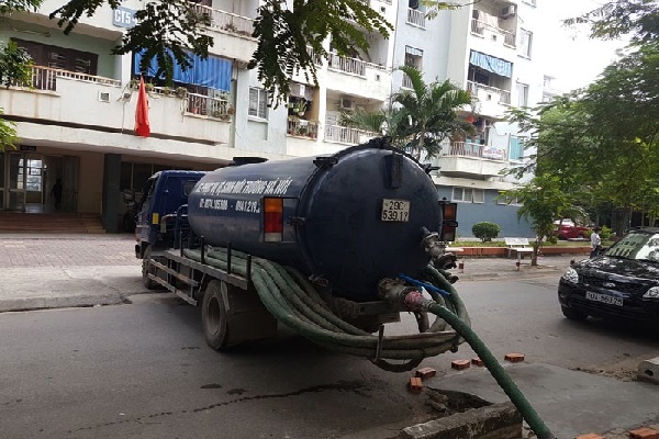 Sử dụng bột thông bồn cầu.