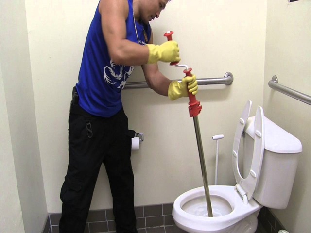 bồn cầu bị nghẹt do giấy