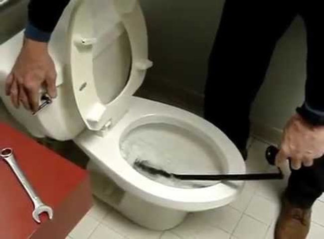 Xe hút hầm cầu.