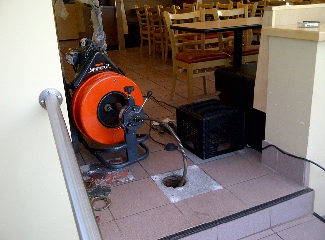 Dịch vụ thông cống nghẹt quận 7 với thiết bị hiện đại